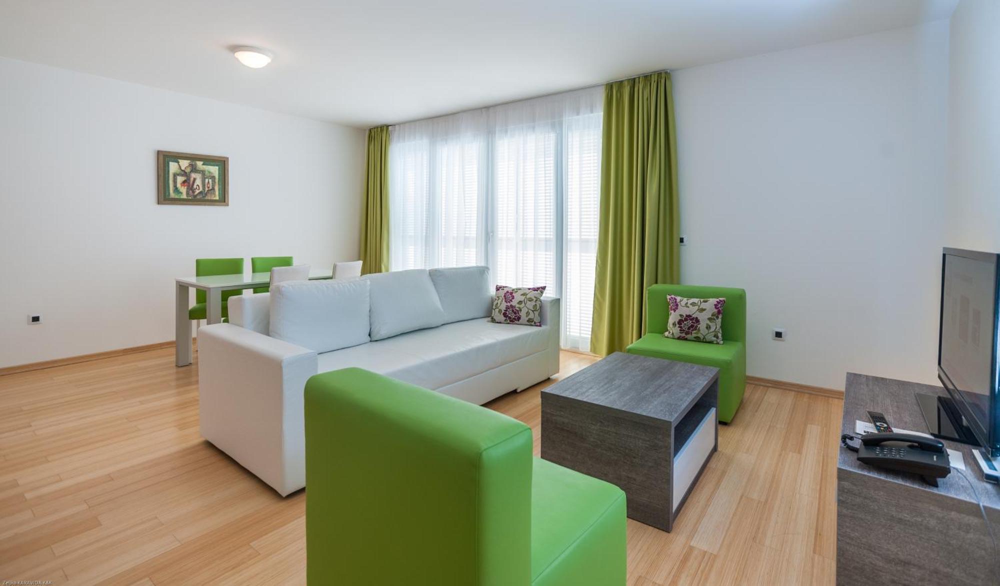 Sunnyside Apartments Resort Петрчане Экстерьер фото