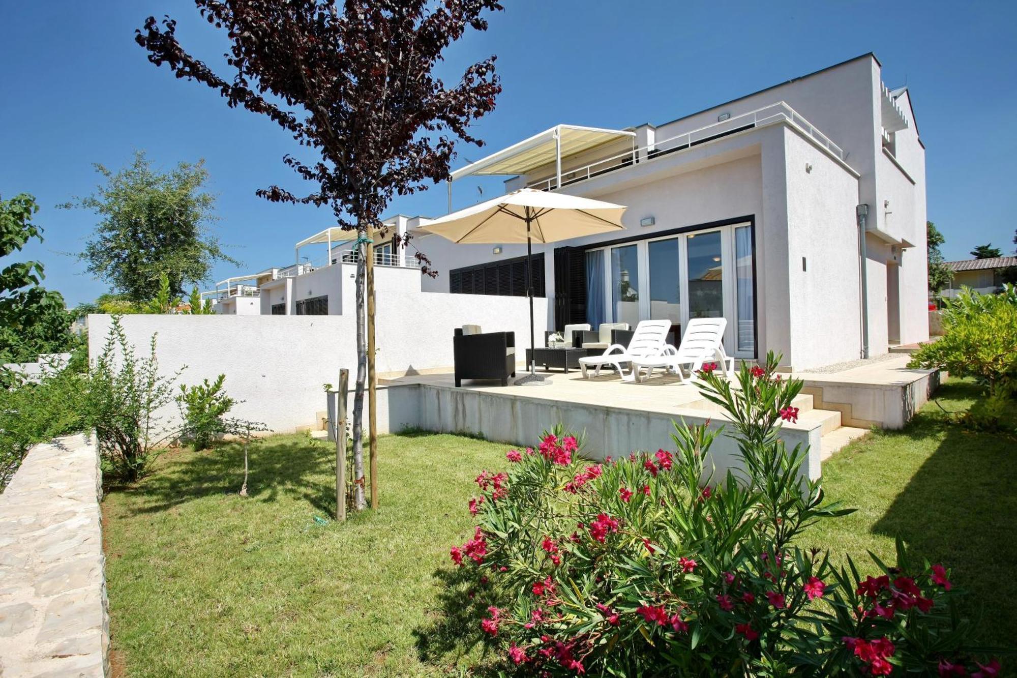 Sunnyside Apartments Resort Петрчане Экстерьер фото